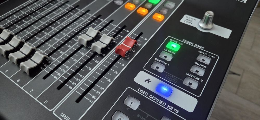 Yamaha DM3  S mixer digital nou