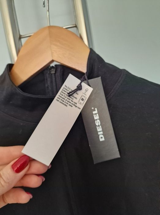 Страхотна дамска блуза DIESEL кропнат
модел,нова сетикет, размер М /L,