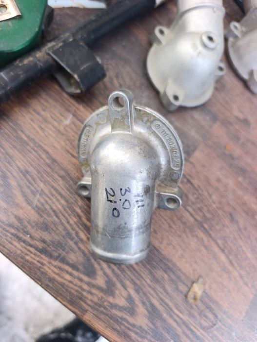 Термостат на Мерседес. 111 мотор, 2.3