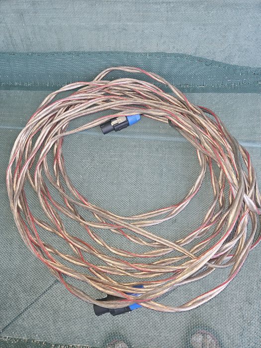 Vând 2 boxe Dynacor   d A 115 +huse si cabluri