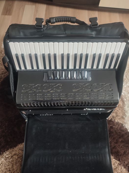 Vând Acordeon Startone 3500 lei