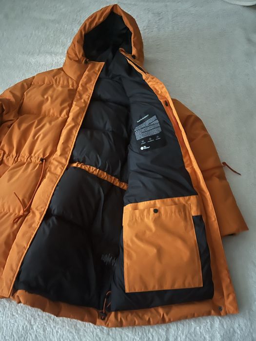 Geaca de puf Peak Performance noua