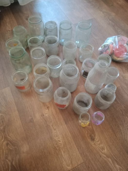 Отдам банки и крышки завинчивающейся