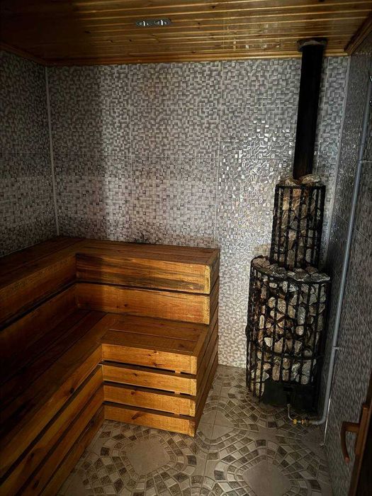 Катедж сотилади.