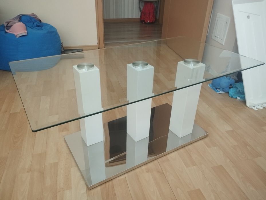 Продавам холна маса