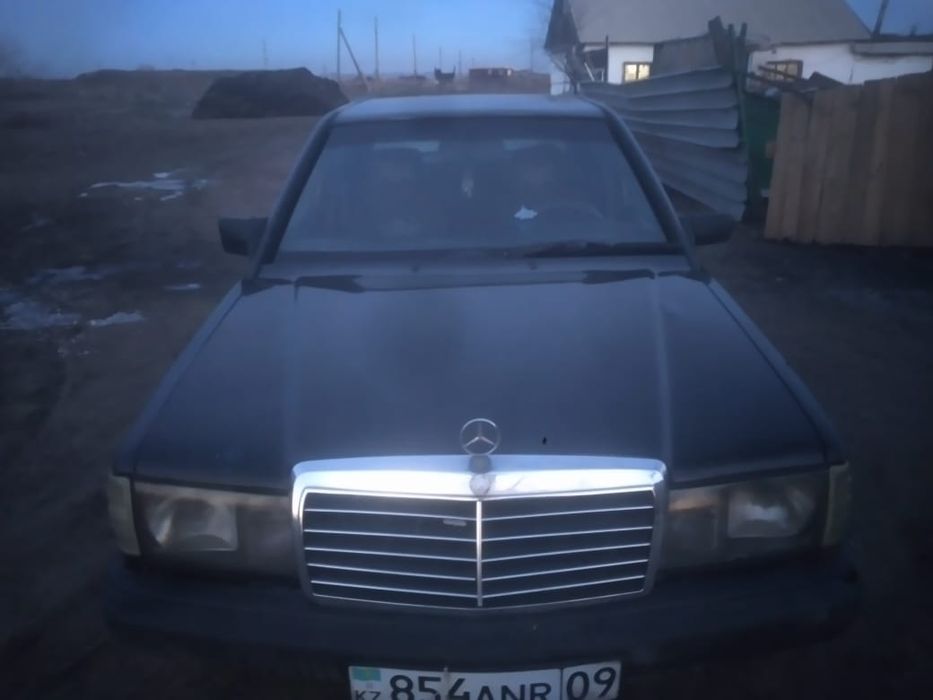 Продаю машину мерседес 190