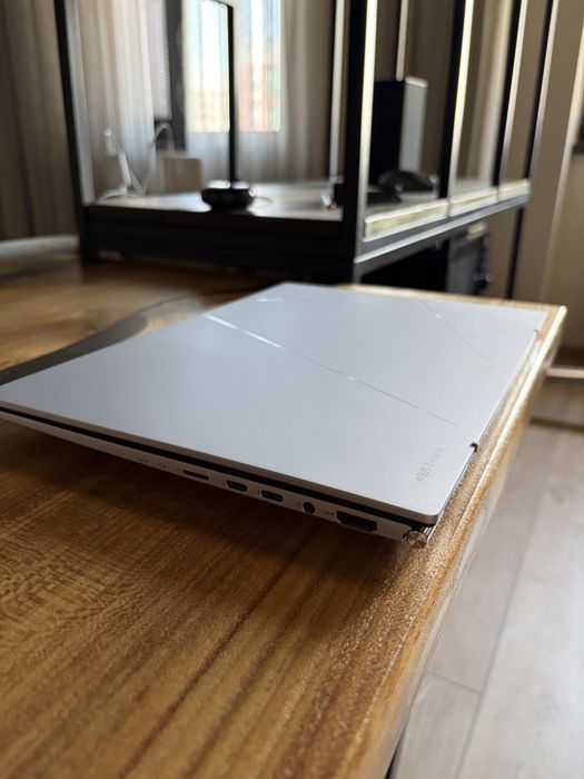 ASUS Zenbook Intel Core i9 32GB