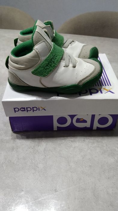 Продам кроссовки 21р.  на мальчика.