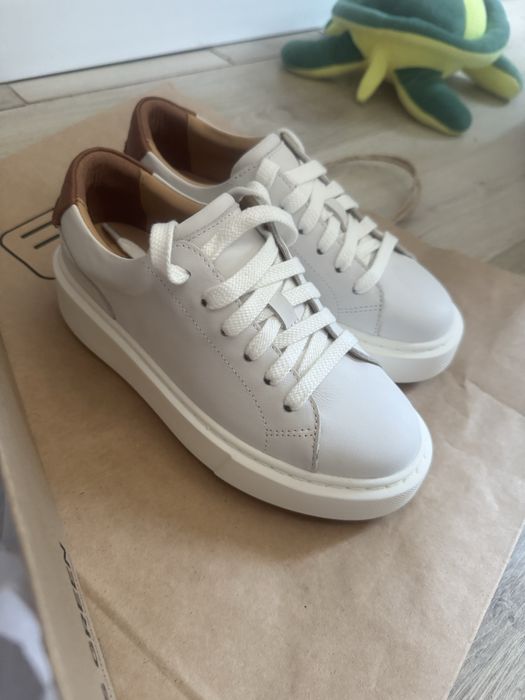 Белые кожанные кроссовки