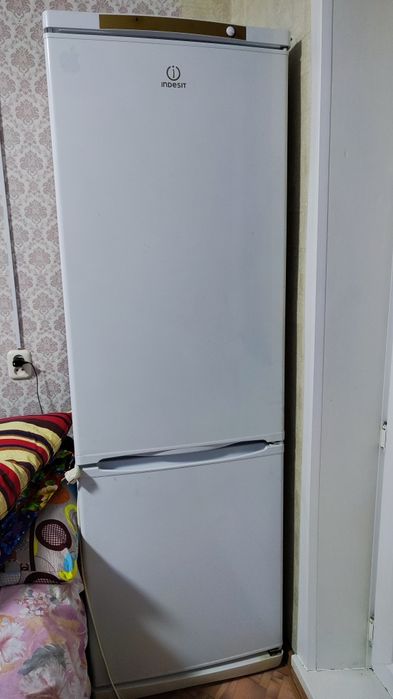 Холодильник Indesit