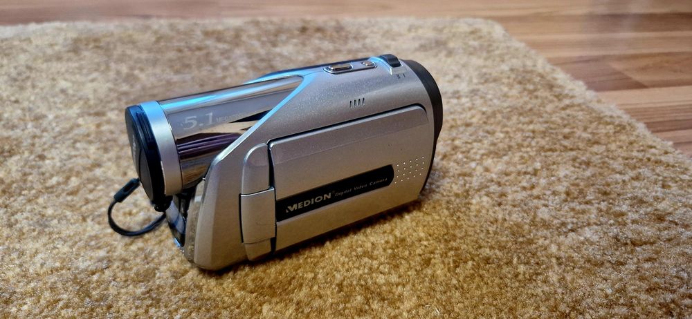 Видеокамера JVC / Medion