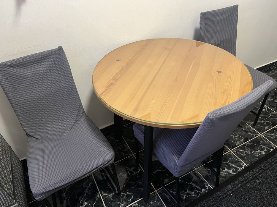 Set Masă de bucătarie cu geam și 3 scaune!