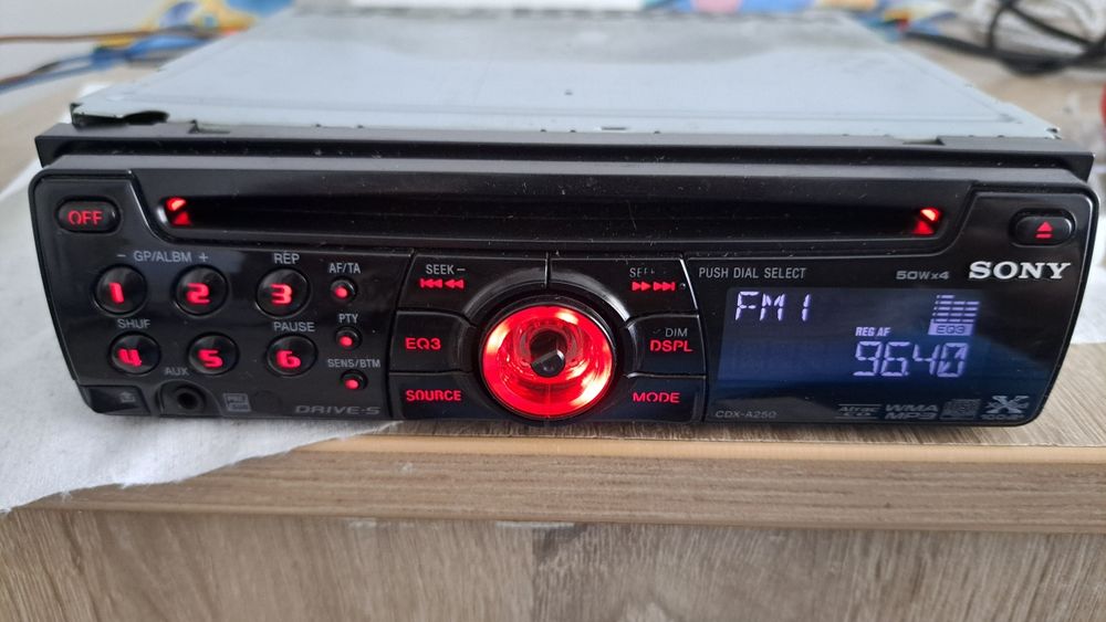 Radio MP3 Player Auto Sony CDX-A250
