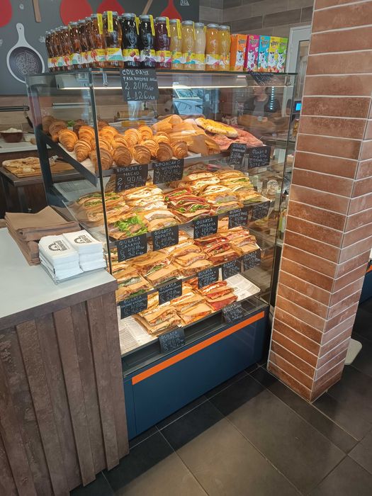 Топли, неутрални и хладилни витрини за закуски и сандвичи - По поръчка