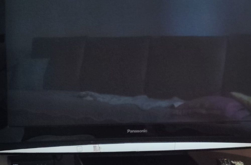 Телевизор 115 диагональ + твоих тумба