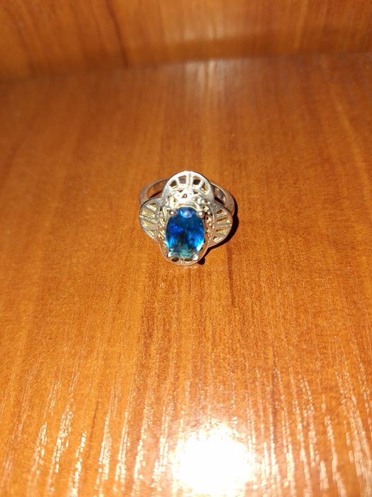Сребърен пръстен със син камък