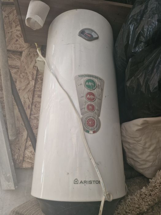 Продам водонагреватель аристон
