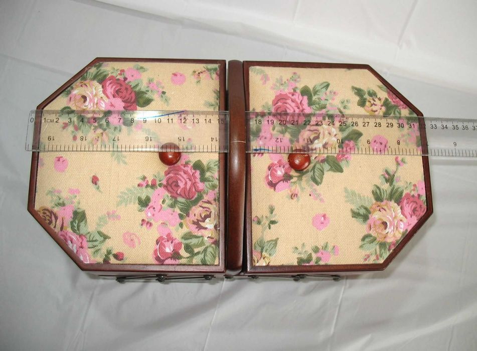 Cutie depozitare/bijuterii, din lemn si textil, cu compartimente