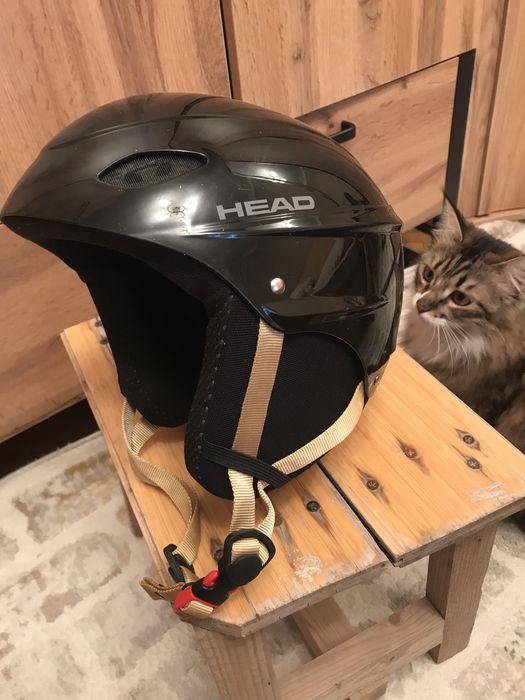 Продаётся мужской, горно- лыжный шлем и перчатка