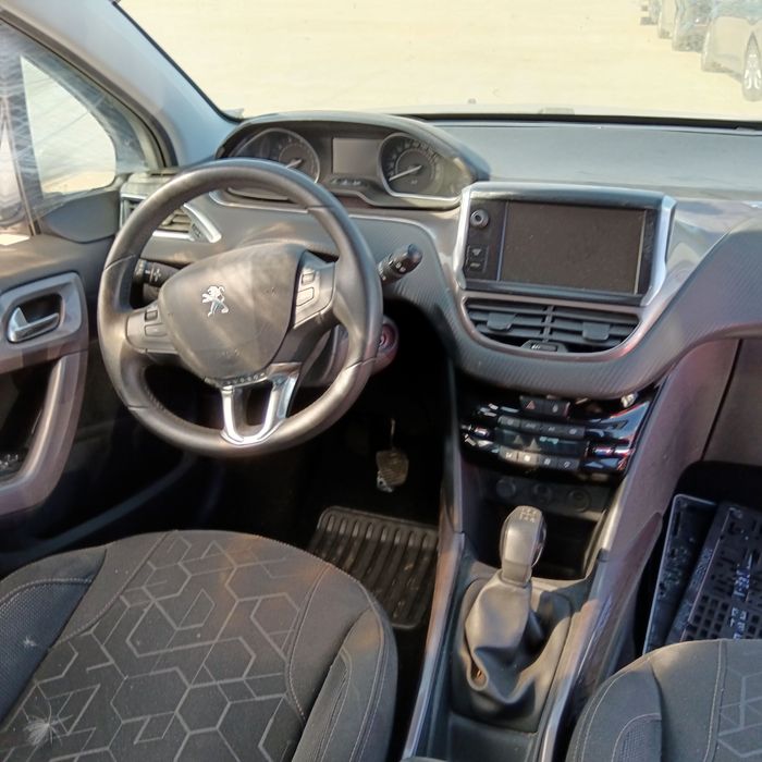 Dezmembrez Peugeot 2008 2014 Hatchback 1,2 vti