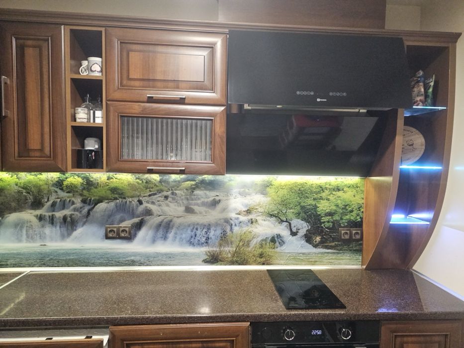 Кухня с аспиратор Faber,съдомиялна Bosh,котлон AEG използван 1 месец