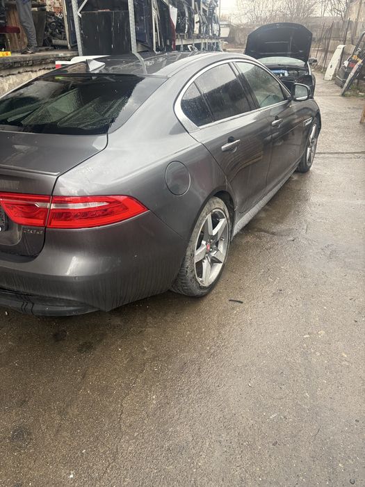Jaguar XE 2.0D на части