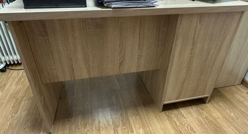 Срочно продаётся стол ДЕШЕВО!