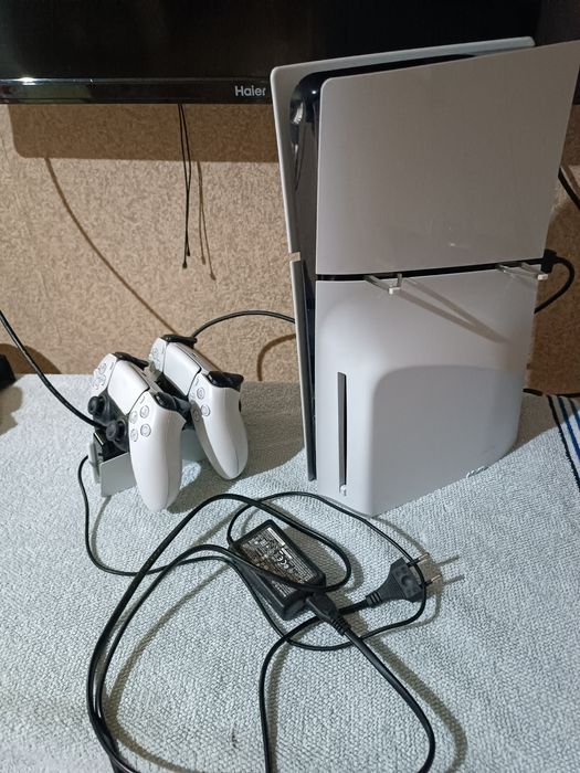 Продам ps5 с двумя