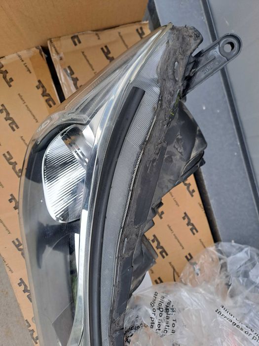 Фар за Тойота Рав4 2015г.