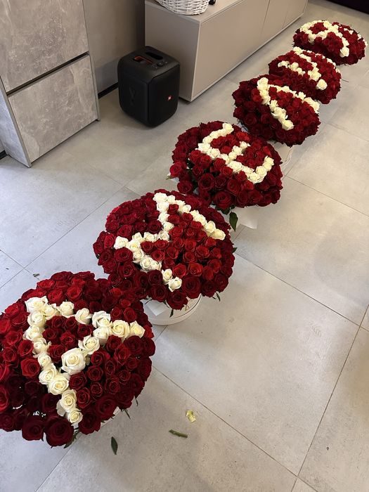 Именные букеты из роз