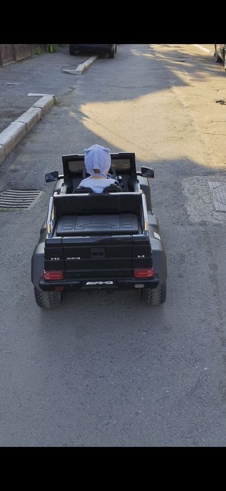 Vand mașinuța electrica Mercedes G63