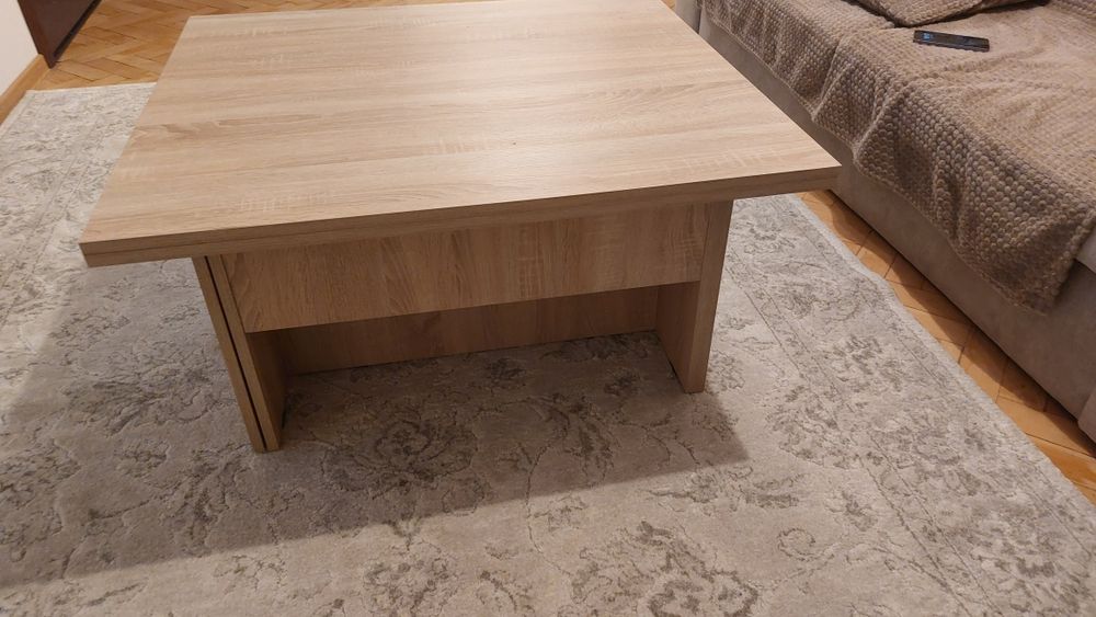 Vând masa de living