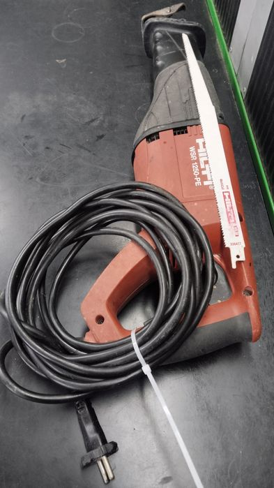 Продам сабельную пилу Hilti