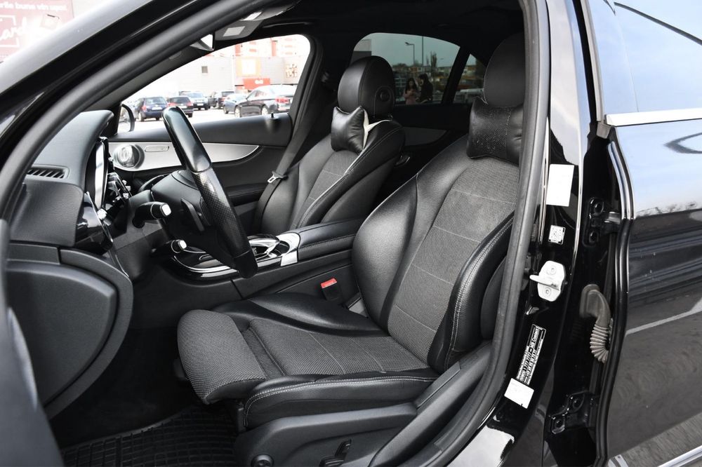 Vand mercedes benz c220 accept unele schimburi cu difdin partea mea