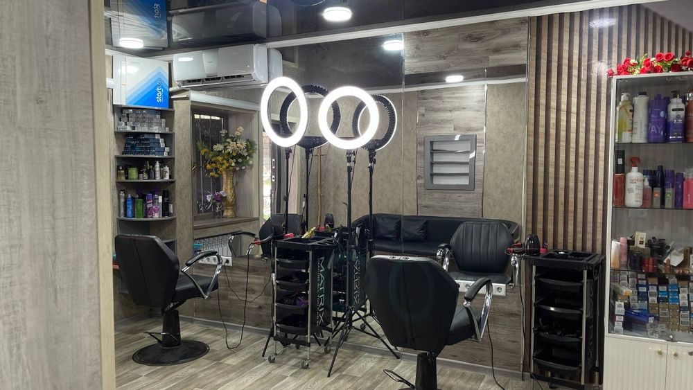 Калтсода 1 хонали Салон сотилади