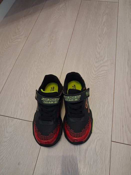 Skechers mărimea 28,5