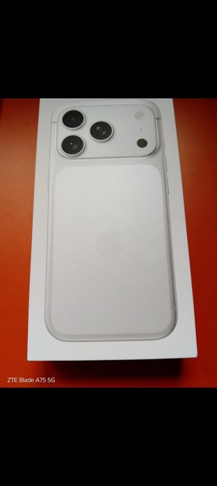 Айфон 17 про 256 GB silver неразпечатан, запазен