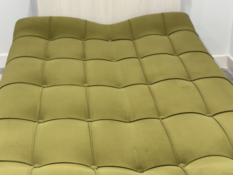 Диван зеленого цвета 180