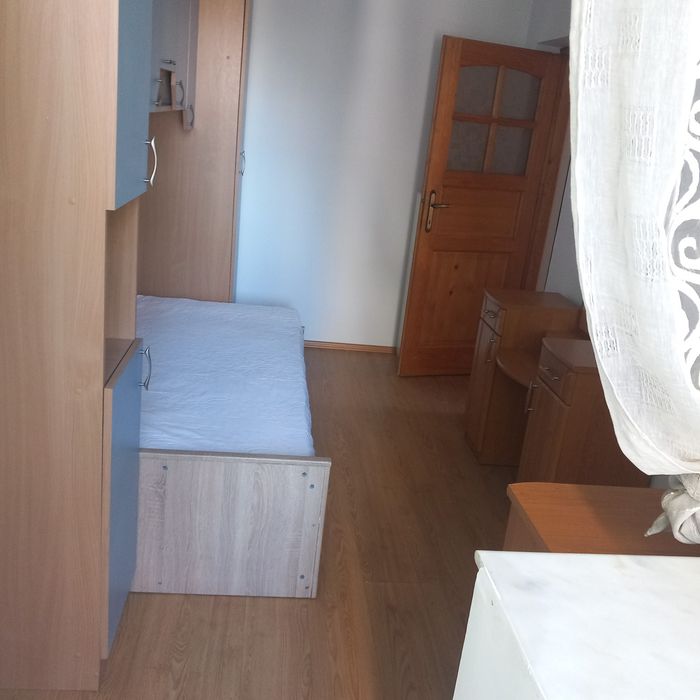 Închiriere apartament trei camere