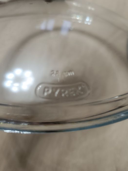 2 Стеклянные крышки d-26. d-28