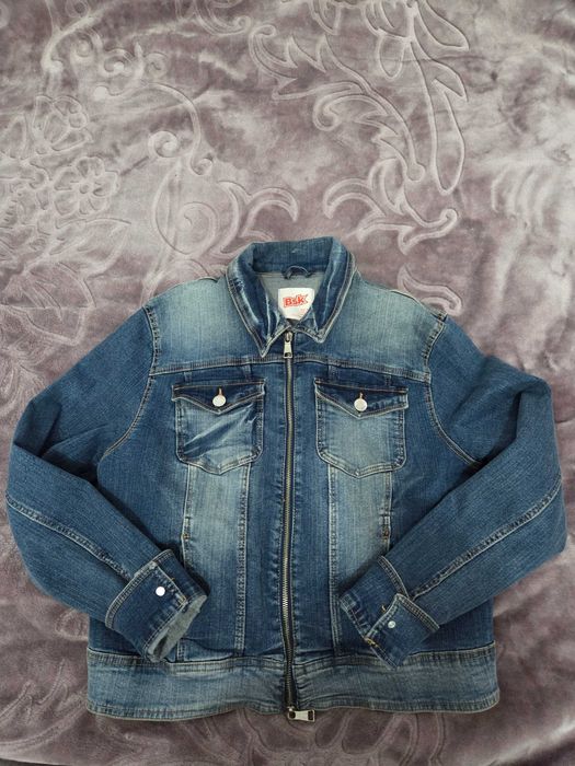 Vand geaca de blugi NOUA, dama, marca Bershka, marime 38 ori M