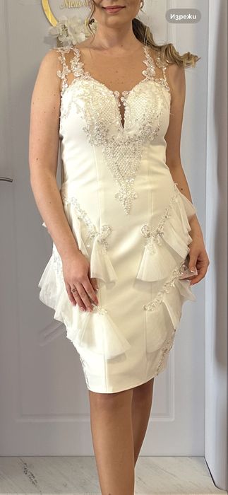 Официална бяла рокля със средна дължина за повод