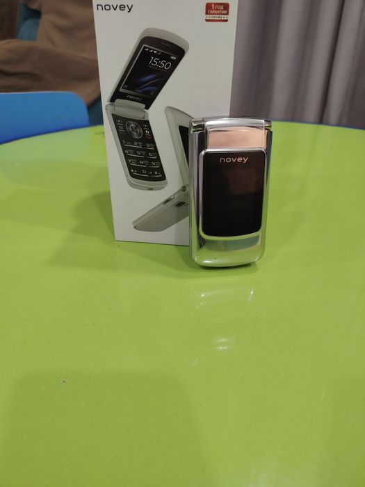 Novey  Z550 telfon yangi