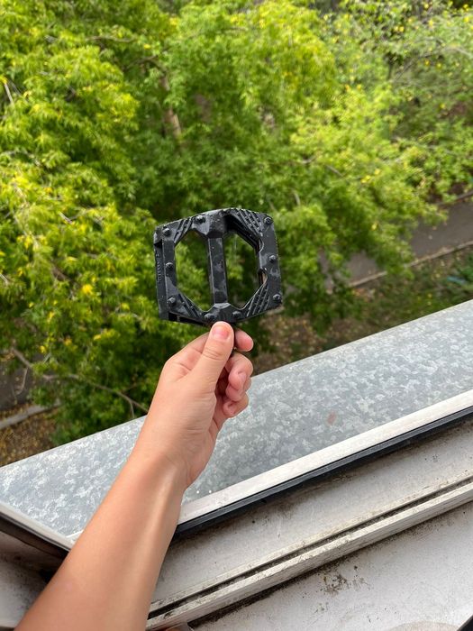 Продам педали 2 штуки б/у