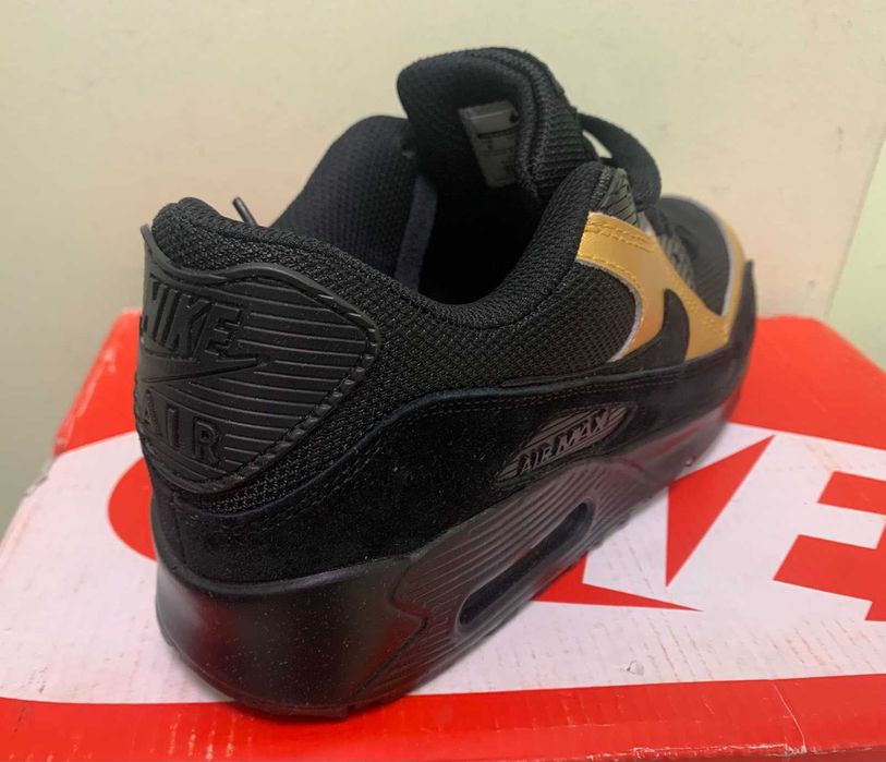 Продавам мъжки маратонки  Nike Air Max 90 black gold номер 41