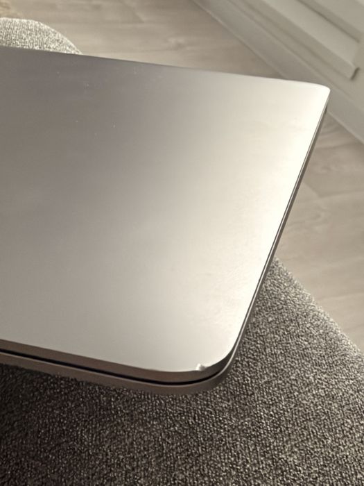 Продам MacBook Air 2020