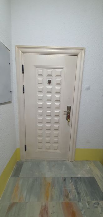 Dom 3 xonalik 1-etajdan sotiladi