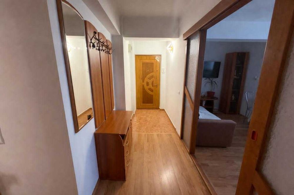 Vand apartament cu 3 camere