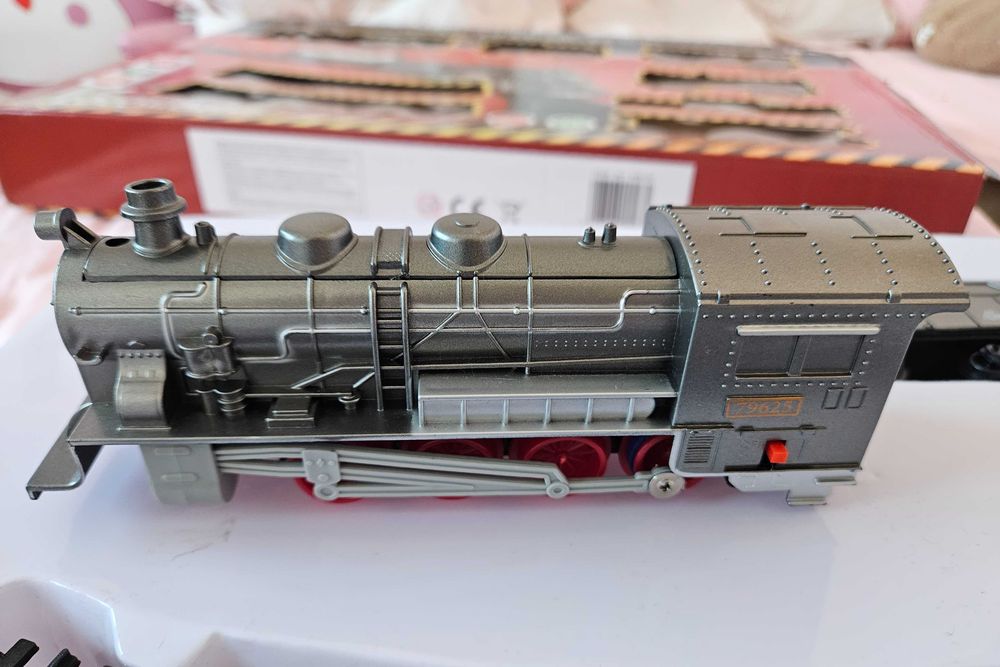 Влак с релси и товарни вагони