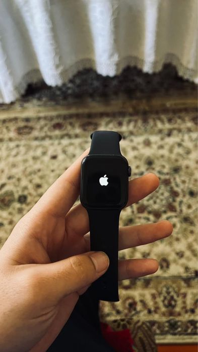 Apple watch  6.